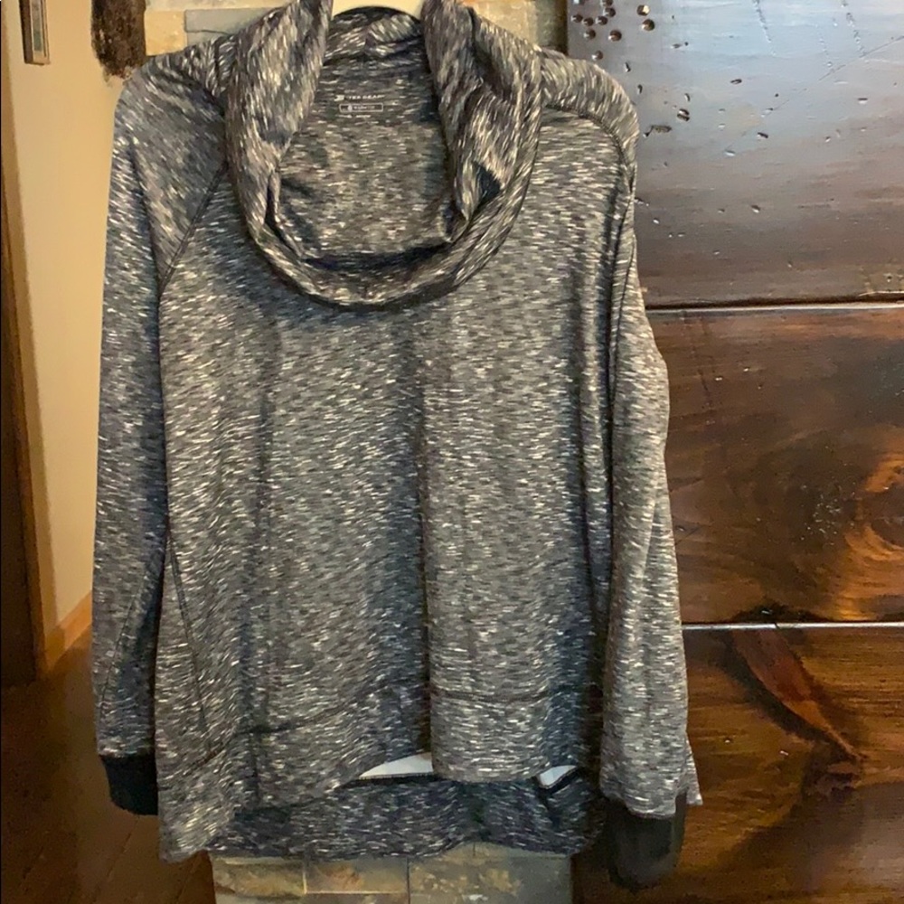 Tek Gear warmtek top *has thumb holes 😍*